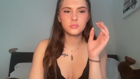 SarahxOliver online show from December 3, 5:55 pm