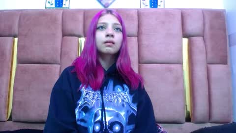 Snapshot of sarai_petite_ chatting on December 14, 4:34 am SARAI online show from December 14, 4:34 am