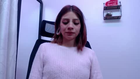 Snapshot of sarai_petite_ chatting on October 15, 6:46 am SARAI online show from October 15, 6:46 am