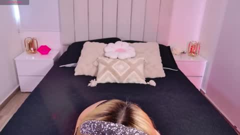 Sara jones   online show from April 14, 4:24 pm