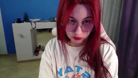 Snapshot of sarakinski chatting on March 25, 1:06 pm Sara online show from March 25, 1:06 pm