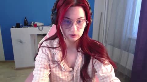 Snapshot of sarakinski chatting on April 7, 8:59 am Sara online show from April 7, 8:59 am