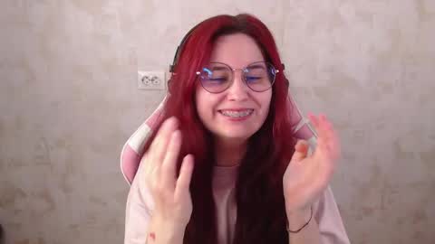 Snapshot of sarakinski chatting on May 7, 1:16 pm Sara online show from May 7, 1:16 pm