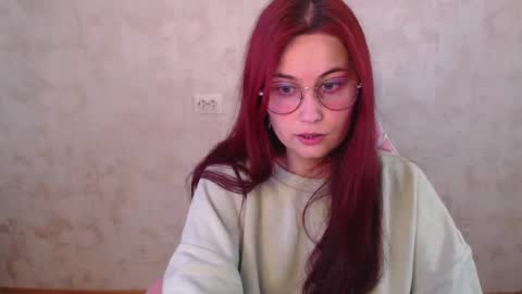 Snapshot of sarakinski chatting on May 11, 8:20 am Sara online show from May 11, 8:20 am