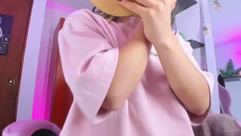 sara  online show from February 5, 1:58 am