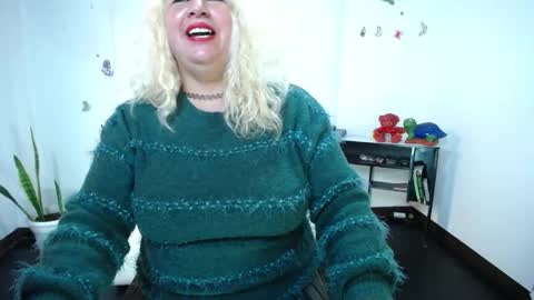 Snapshot of saralovens chatting on December 24, 6:17 pm Saraloves online show from December 24, 6:17 pm