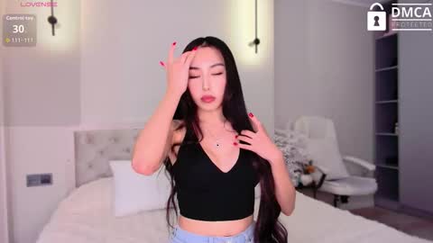 Mia online show from September 25, 9:02 am