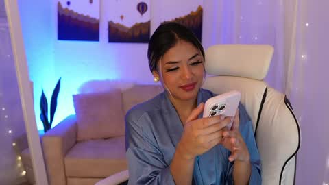 Snapshot of saraparisi_ chatting on December 14, 12:55 am Sara online show from December 14, 12:55 am