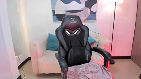 Snapshot of saraparkerx chatting on February 19, 10:17 pm I am Sara online show from February 19, 10:17 pm