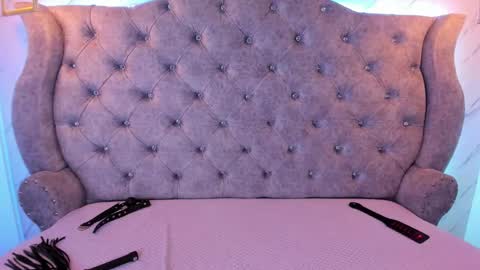 Snapshot of sarasaenz__ chatting on December 27, 2:33 pm online show from December 27, 2:33 pm