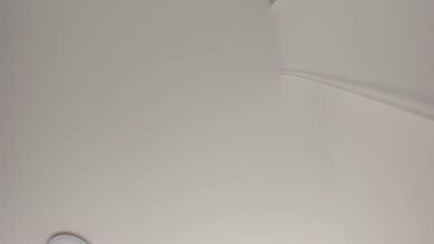 Snapshot of sarasaenz__ chatting on December 28, 11:52 am online show from December 28, 11:52 am