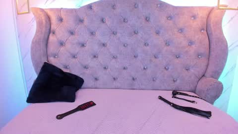 Snapshot of sarasaenz__ chatting on January 3, 8:54 pm online show from January 3, 8:54 pm