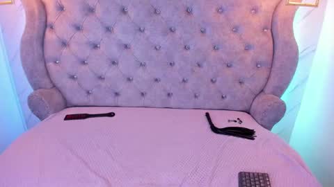Snapshot of sarasaenz__ chatting on January 4, 5:47 pm online show from January 4, 5:47 pm