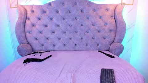 Snapshot of sarasaenz__ chatting on January 15, 2:02 pm online show from January 15, 2:02 pm