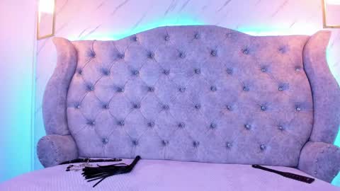 Snapshot of sarasaenz__ chatting on January 15, 5:05 pm online show from January 15, 5:05 pm