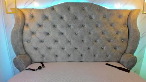 Snapshot of sarasaenz__ chatting on January 19, 11:23 am online show from January 19, 11:23 am