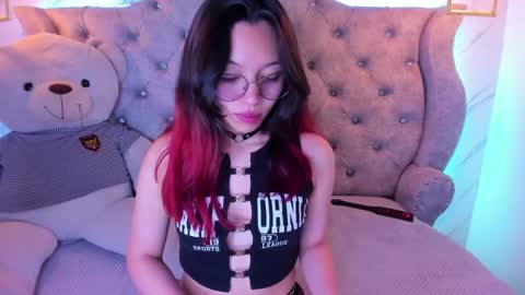 Snapshot of sarasaenz__ chatting on January 27, 2:24 pm online show from January 27, 2:24 pm