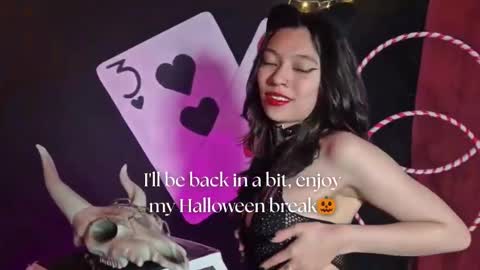 Snapshot of sarasaenz__ chatting on October 10, 11:09 am online show from October 10, 11:09 am