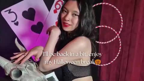 Snapshot of sarasaenz__ chatting on October 11, 11:42 am online show from October 11, 11:42 am