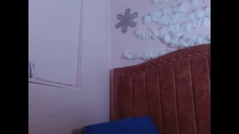 sarastonesx online show from December 31, 3:01 am