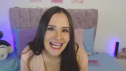 Snapshot of sarasuarez_ chatting on November 29, 5:54 am online show from November 29, 5:54 am