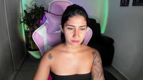 saratukkerr online show from November 2, 1:41 am