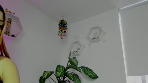 Saray  online show from January 15, 10:35 pm