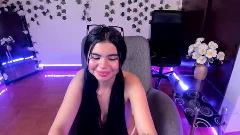 saray__jones online show from January 20, 7:14 pm