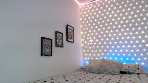 Snapshot of sarayander chatting on December 17, 10:54 pm sarayander online show from December 17, 10:54 pm