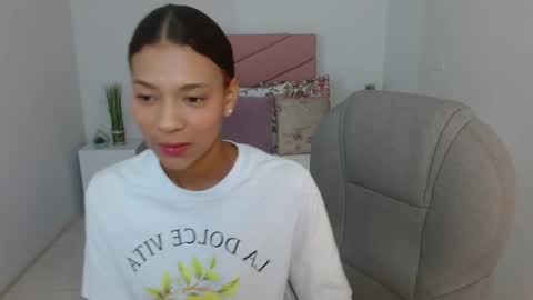 Snapshot of sarayvega_ chatting on September 20, 12:17 pm Saray Vega online show from September 20, 12:17 pm