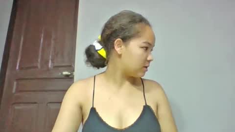 Snapshot of sarhon917962 chatting on May 11, 7:47 am sarhon917962 online show from May 11, 7:47 am