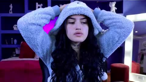 Sari  online show from September 13, 9:03 pm