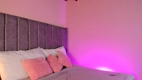 Sara Garcia online show from April 6, 1:03 am