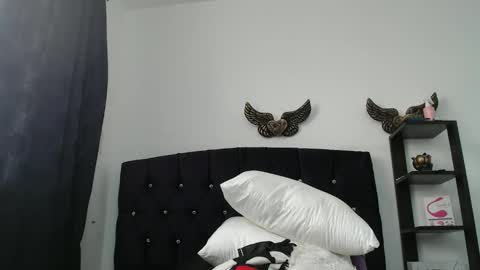 Sara online show from April 5, 6:27 pm