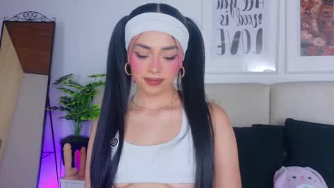 Snapshot of saritabratz chatting on June 4, 9:32 pm Sara online show from June 4, 9:32 pm