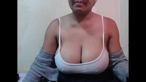 saronette online show from December 2, 5:35 am