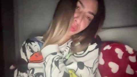 Sarrah online show from November 6, 10:54 pm