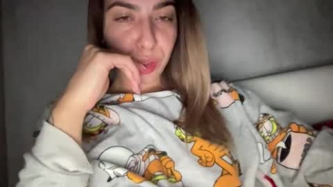 Sarrah online show from November 28, 10:23 pm