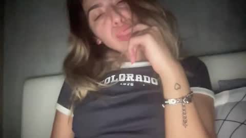 Sarrah online show from December 3, 9:57 pm