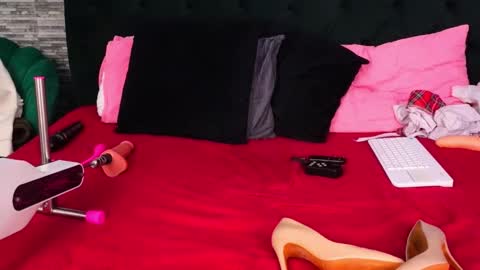 sarrarose online show from October 3, 9:45 pm