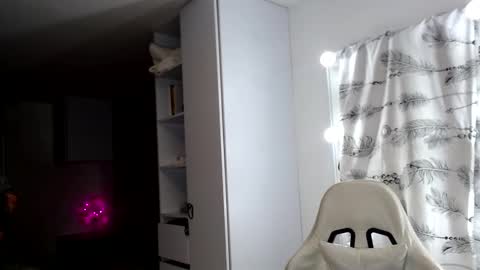 Snapshot of sasha_baby69 chatting on February 22, 5:23 am yesica online show from February 22, 5:23 am