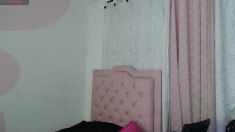 Snapshot of sasha_bigboobs_ chatting on April 23, 9:39 pm sasha_bigboobs_ online show from April 23, 9:39 pm