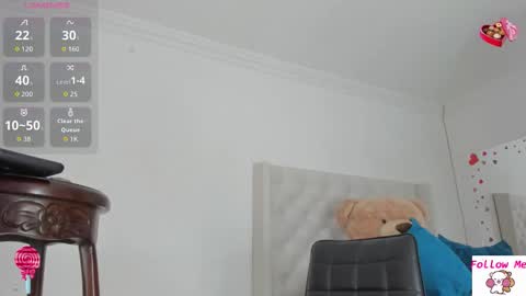 Snapshot of sasha_blake_ chatting on February 19, 12:01 pm Sasha online show from February 19, 12:01 pm
