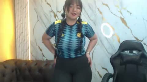 Snapshot of sasha_tf chatting on June 23, 8:29 pm Sasha online show from June 23, 8:29 pm
