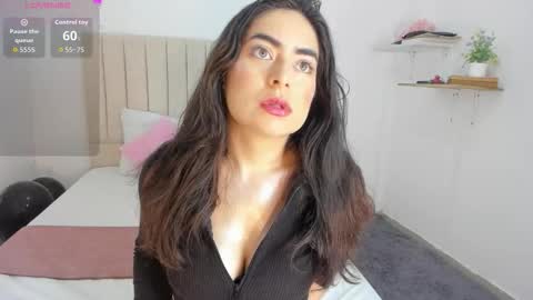 Snapshot of sashaa_petit chatting on September 12, 11:21 am Sashaa online show from September 12, 11:21 am