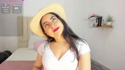 Snapshot of sashaa_petit chatting on September 15, 12:05 pm Sashaa online show from September 15, 12:05 pm