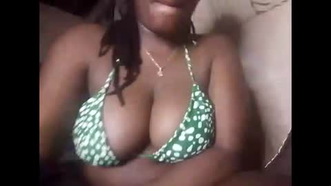 Snapshot of sashabigbooty chatting on October 30, 12:45 am sashabigbooty online show from October 30, 12:45 am