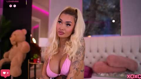 Dennise online show from September 17, 6:31 pm