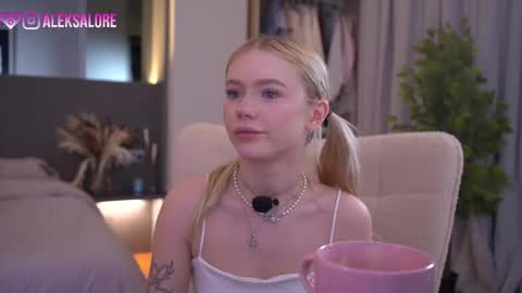 sashalore online show from March 22, 3:10 am