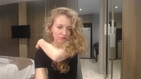 Snapshot of sashasweetsasha chatting on October 4, 5:16 am Sasha online show from October 4, 5:16 am